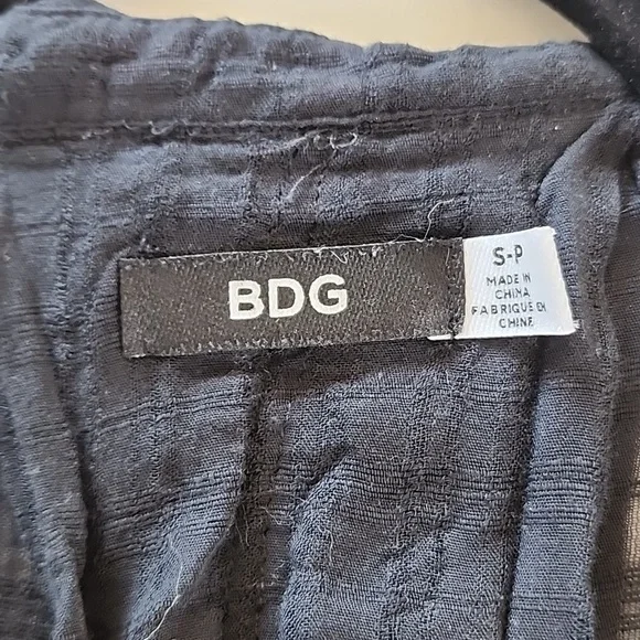 β¨οΈ BDG Tie Front Top β¨οΈ - Picture 2 of 5